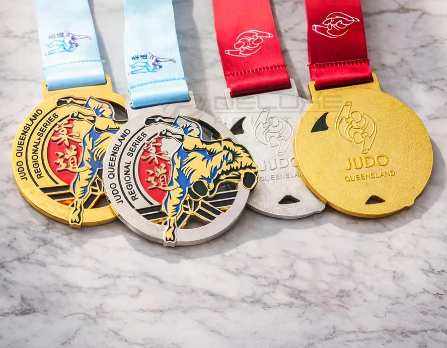 Custom medal suppliers Lahore